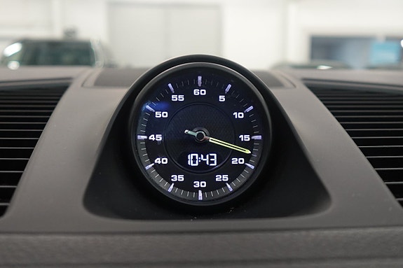 Porsche Cayenne 21 of 27