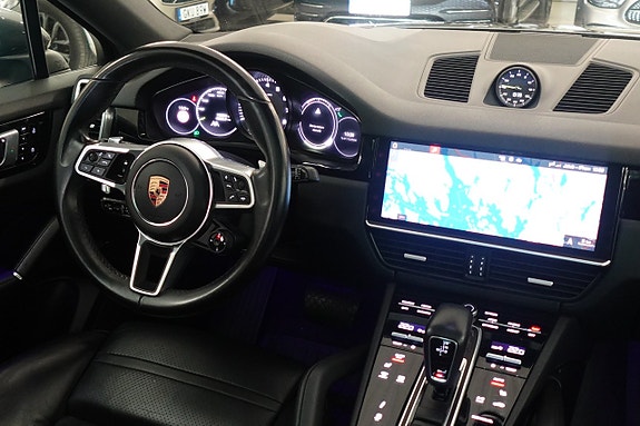 Porsche Cayenne 9 of 27