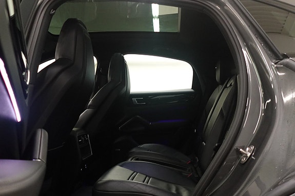 Porsche Cayenne 6 of 27