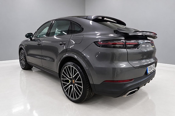 Porsche Cayenne 4 of 27