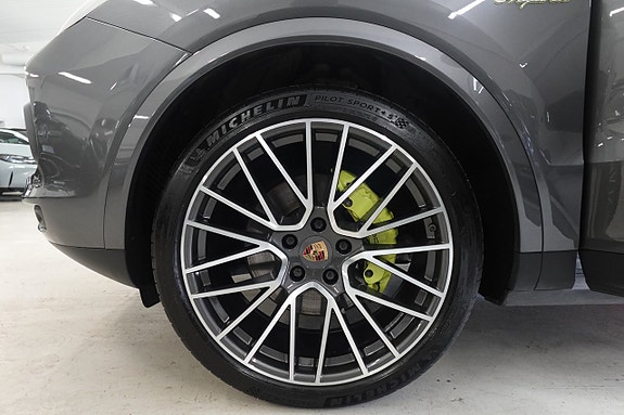 Porsche Cayenne 27 of 27