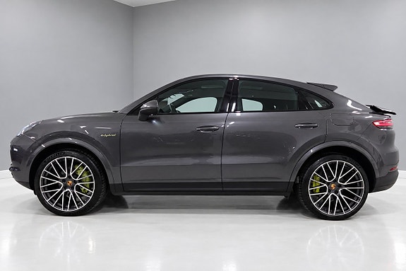 Porsche Cayenne 3 of 27