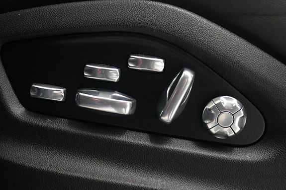 Porsche Cayenne 17 of 27