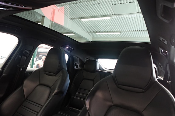 Porsche Cayenne 22 of 27