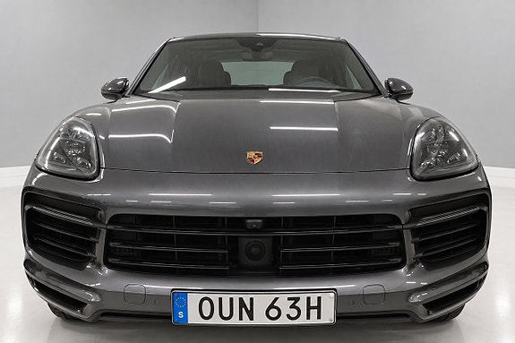 Porsche Cayenne 2 of 27