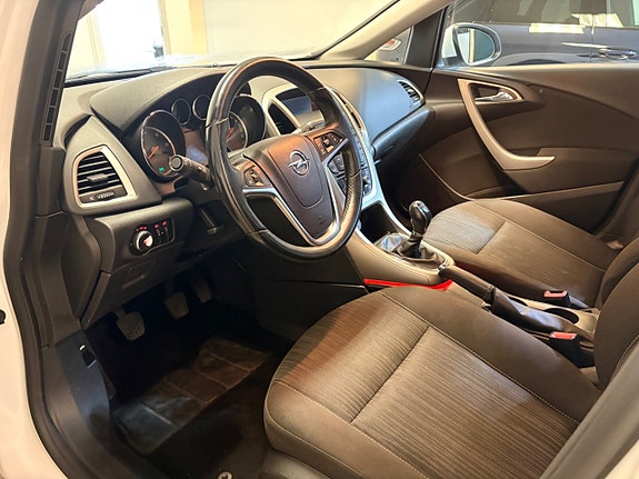 Opel Astra 9 of 15