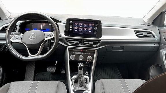 Volkswagen T-Roc 10 of 13