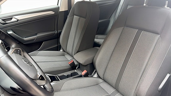 Volkswagen T-Roc 8 of 13