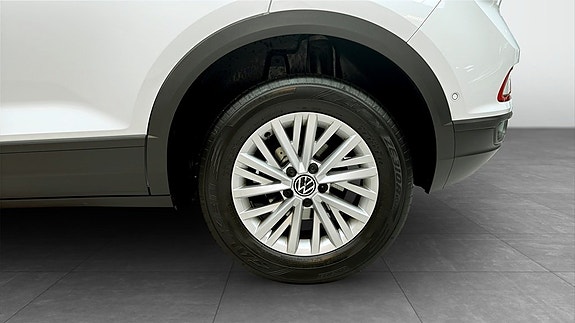 Volkswagen T-Roc 6 of 13