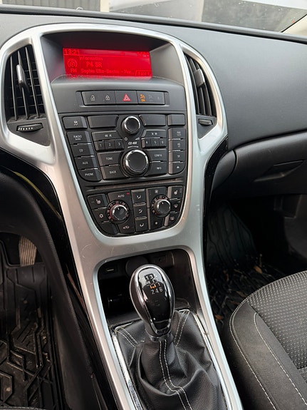 Opel Astra 9 of 12