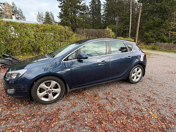 Opel Astra 2 of 12