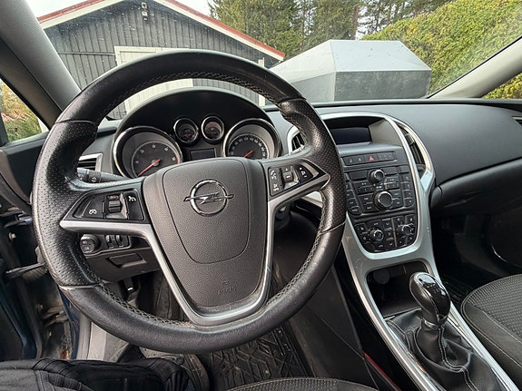Opel Astra 8 of 12