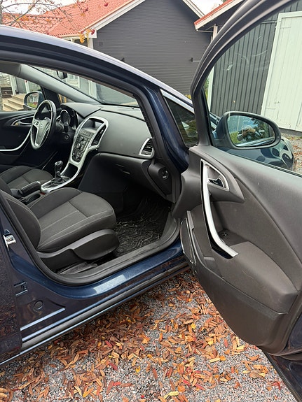 Opel Astra 12 of 12