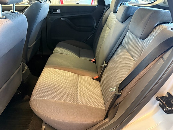 Ford Focus 7 of 19