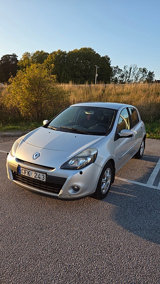 Renault Clio 2 of 10