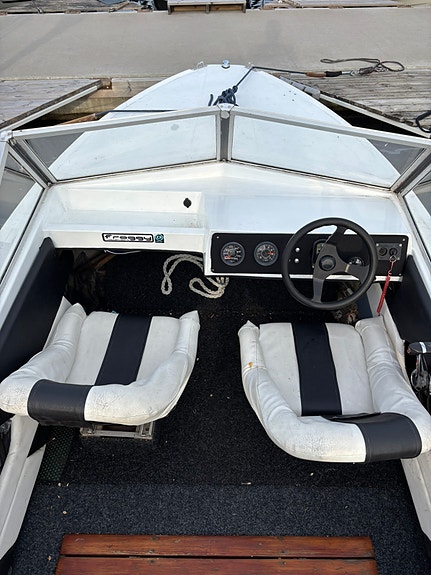 Ockelbo T16 70hk Motorbåt Trailer 3 of 7