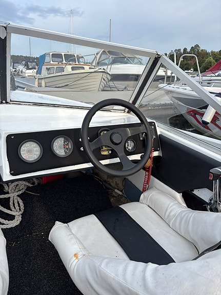 Ockelbo T16 70hk Motorbåt Trailer 2 of 7