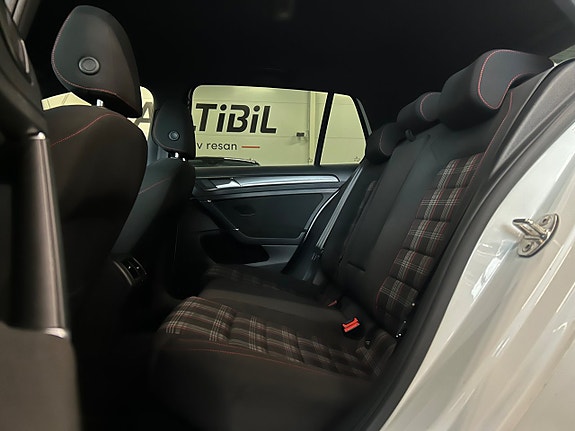Volkswagen Golf I 13 of 30