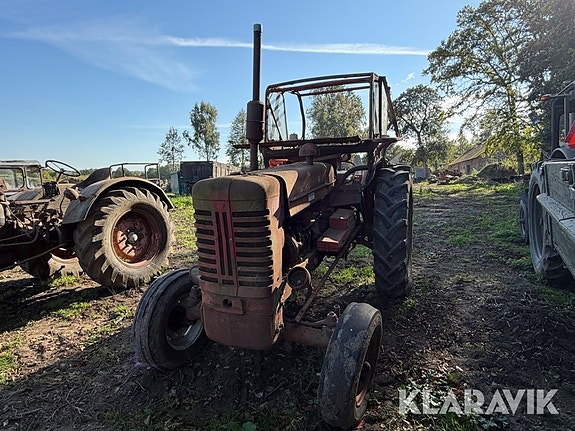 Traktor McCormick B 450 3 of 6