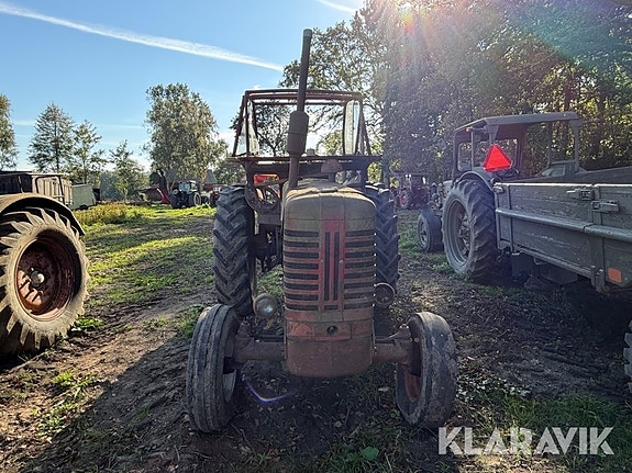Traktor McCormick B 450 2 of 6