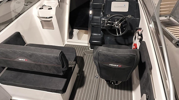 Ibiza 640 Touring + Yamaha F150XCA 11 of 16