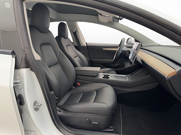 Tesla Model 3 17 of 30