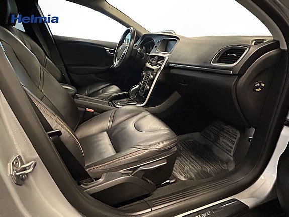 Volvo V40 Cross Country 10 of 13