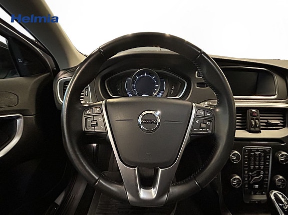 Volvo V40 Cross Country 7 of 13