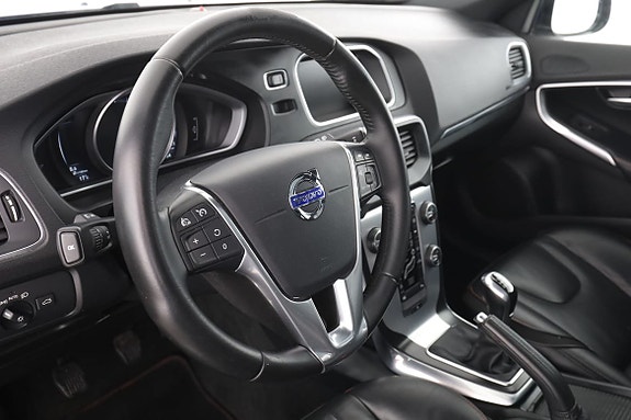 Volvo V40 12 of 30