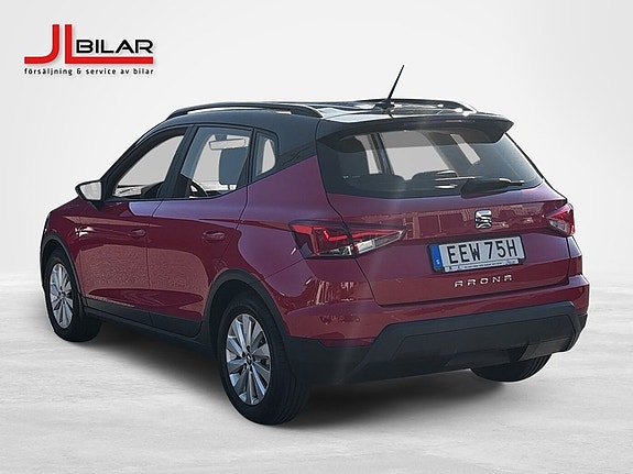 Seat Arona 2 of 3