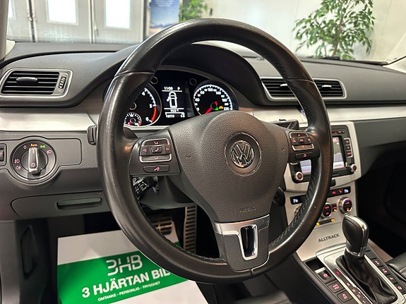 Volkswagen Passat Alltrack 12 of 30