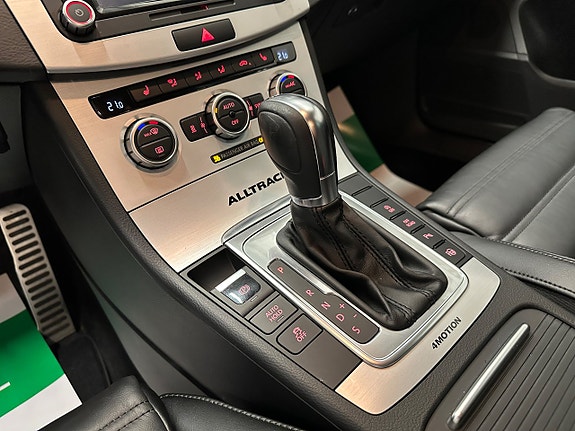 Volkswagen Passat Alltrack 18 of 30