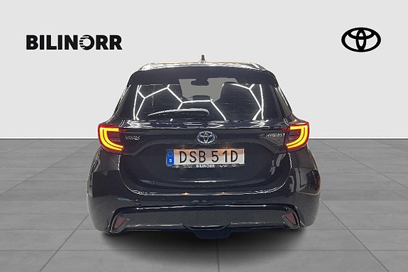 Toyota Yaris 3 of 18
