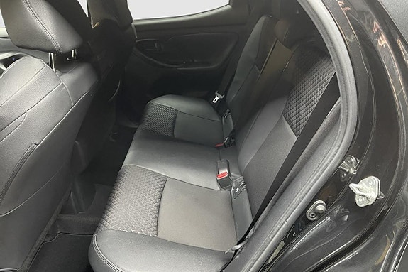 Toyota Yaris 15 of 18