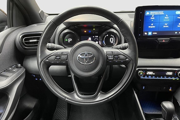 Toyota Yaris 12 of 18