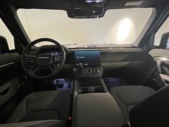 Land Rover Defender 110 10 of 11