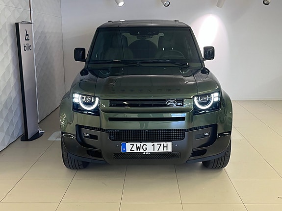 Land Rover Defender 110 2 of 11