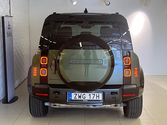 Land Rover Defender 110 4 of 11