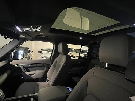 Land Rover Defender 110 11 of 11