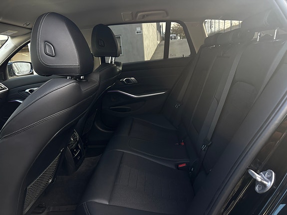 BMW 330e 5 of 6