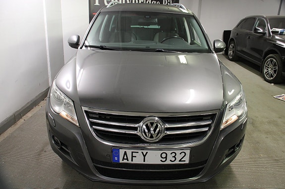 Volkswagen Tiguan 2 of 18