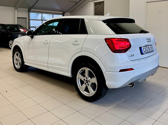 Audi Q2 2 of 18