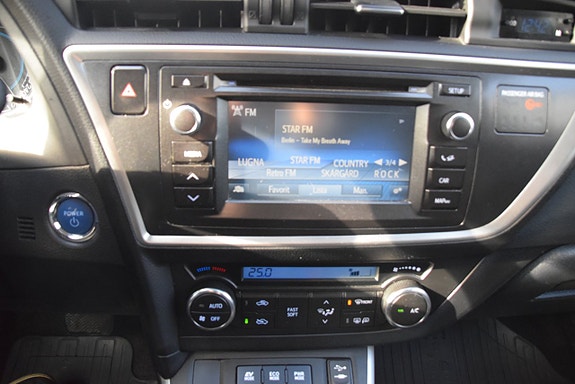 Toyota Auris 11 of 23