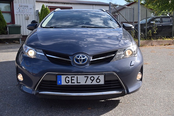 Toyota Auris 2 of 23