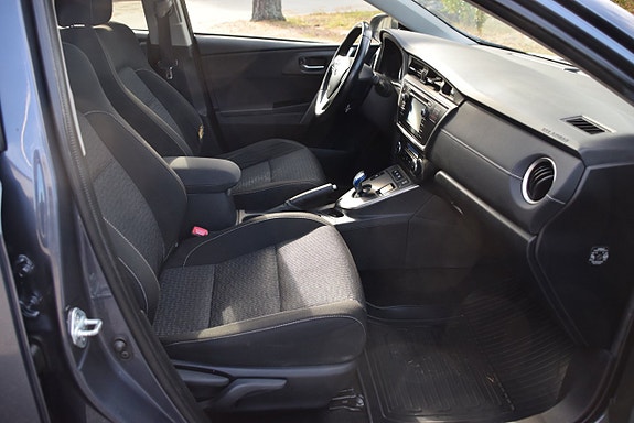 Toyota Auris 9 of 23
