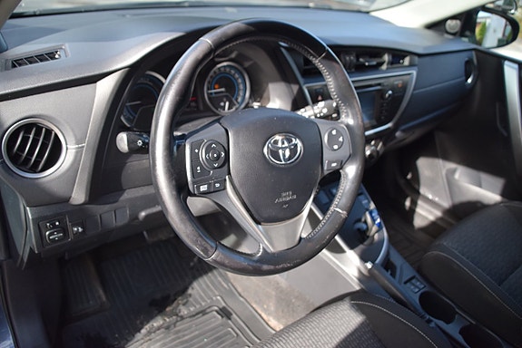 Toyota Auris 18 of 23