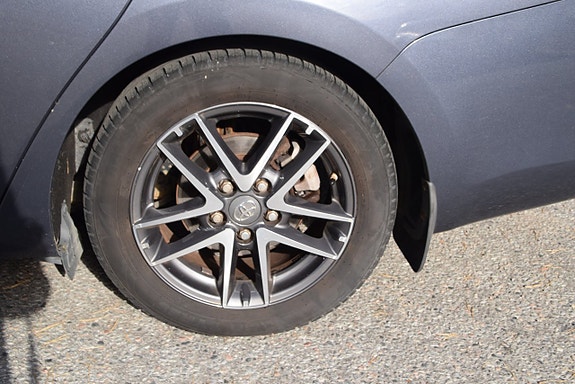 Toyota Auris 23 of 23