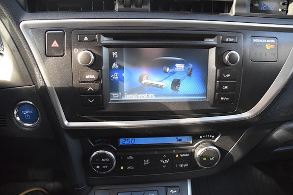 Toyota Auris 12 of 23