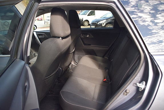 Toyota Auris 10 of 23