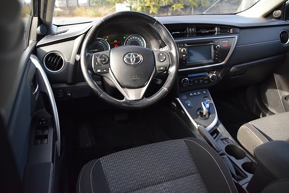 Toyota Auris 7 of 23